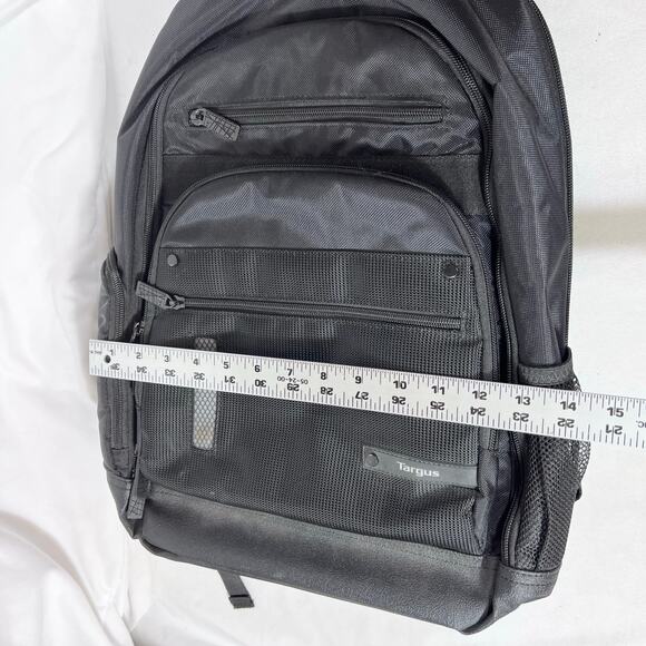 Targus Revolution Checkpoint-Friendly Backpack Safe Port 15.6 inch Used - Picture 13 of 13